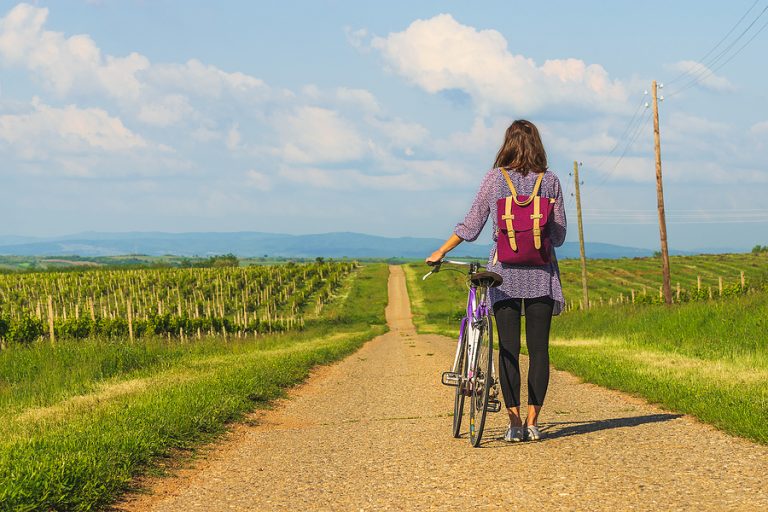 What should you not wear when cycling